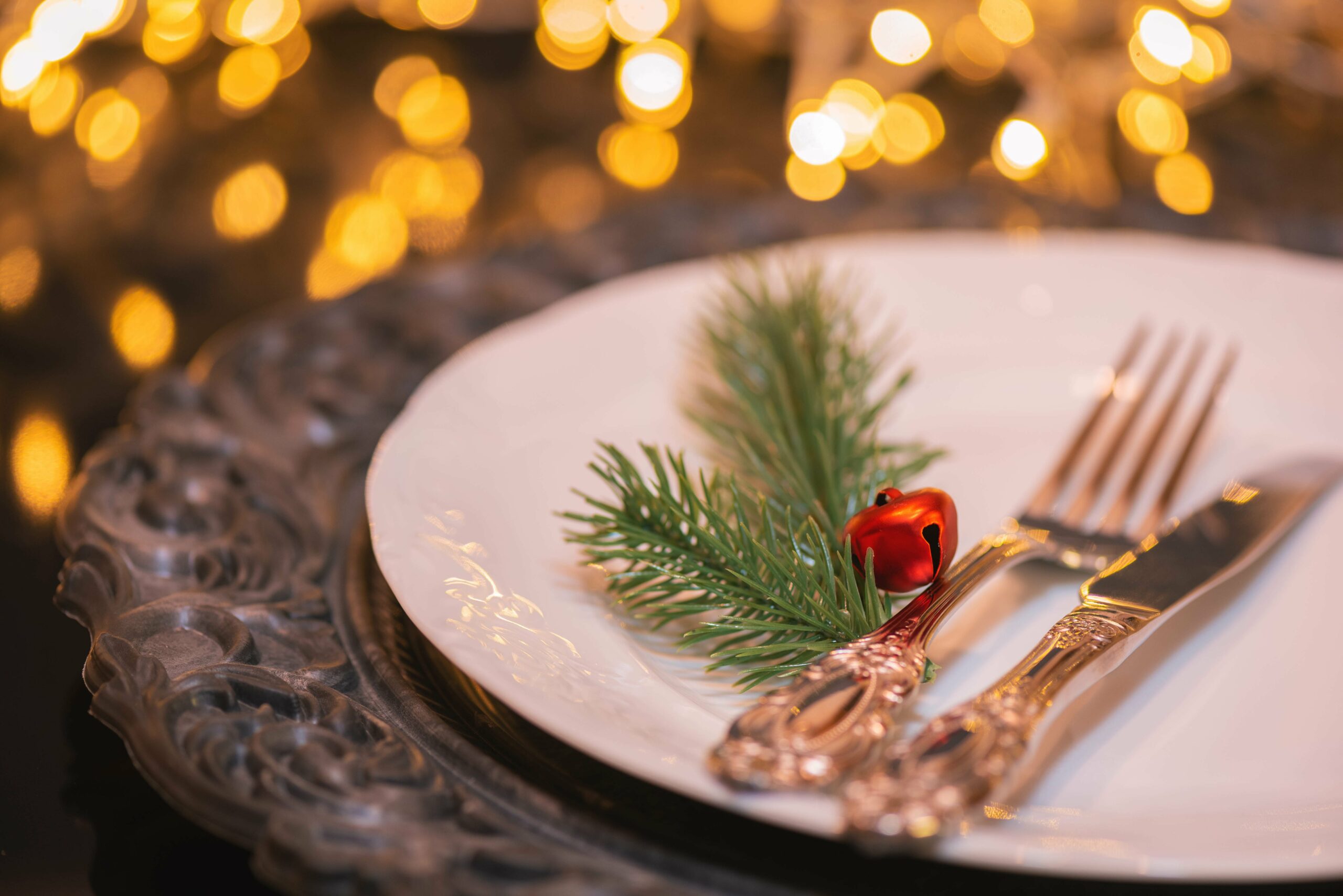 Teller mit Dekoration beim Weihnachtsessen in Hamburg, Catering von Kaiserwetter