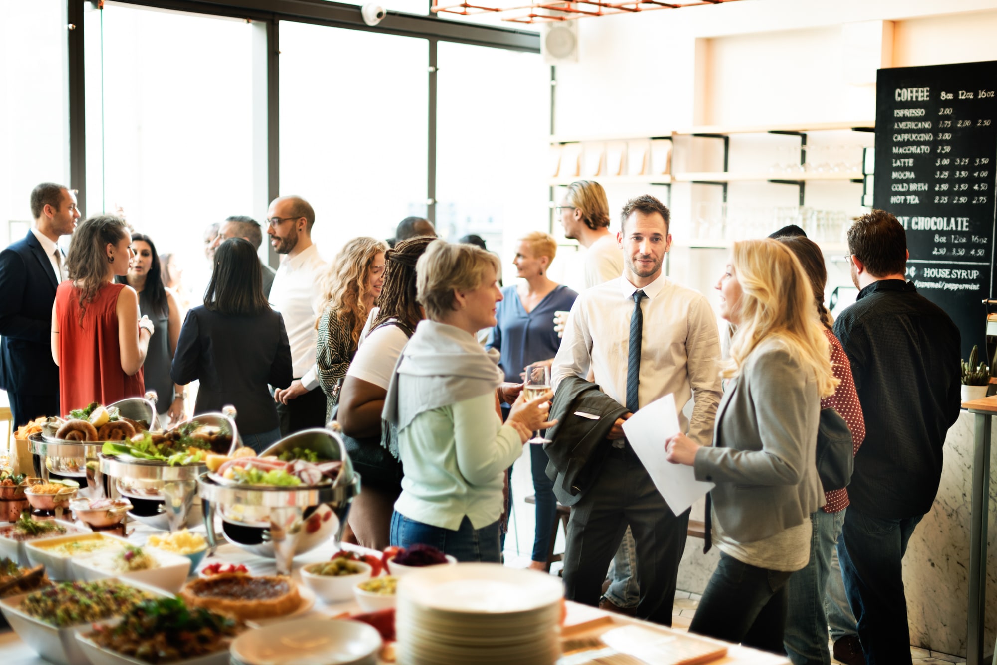 Mitarbeiter bei Business Lunch Büro Catering für Firmenevents von Kaiserwetter