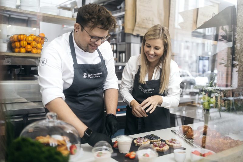 Kaiserwetter Mitarbeiter:in und Mitarbeiter backen bei kaiserwetter jobs catering offene stellen