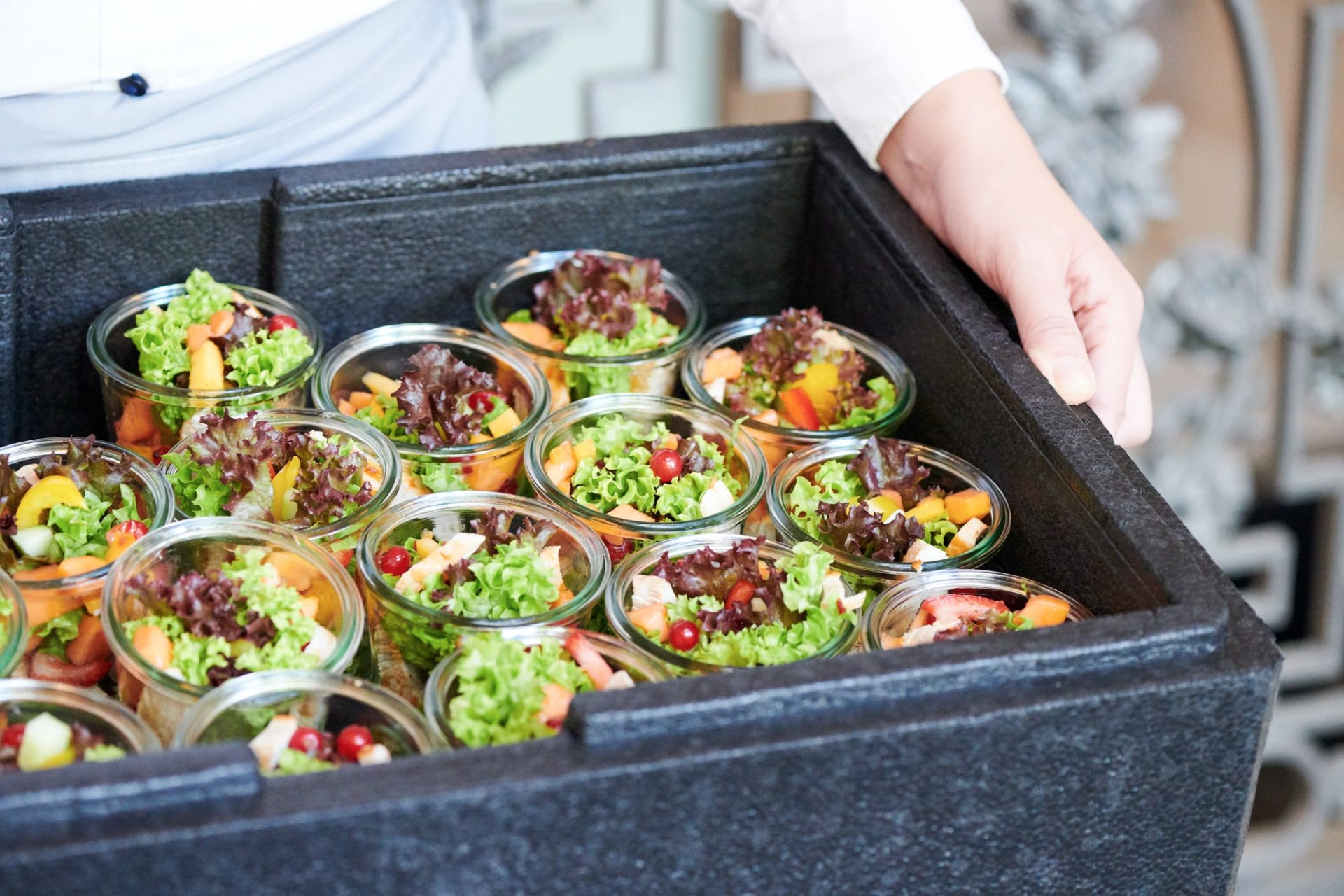 Salat im Gläschen in Transportbox Canapes Kaiserwetter Finger Food Hamburg Catering