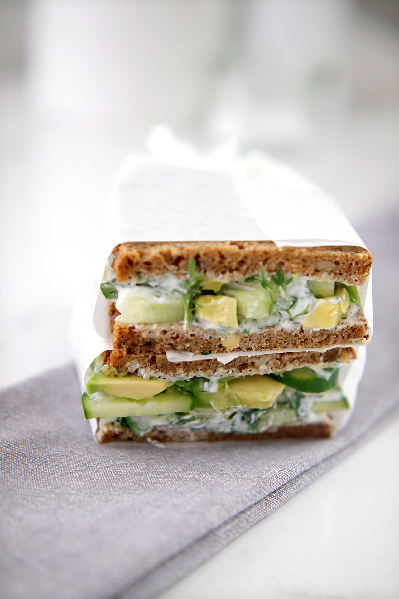 Sandwich mit Avocado Gurke Kresse und Frischkäse stullen und belegte brötchen catering business meeting snacks kaiserwetter